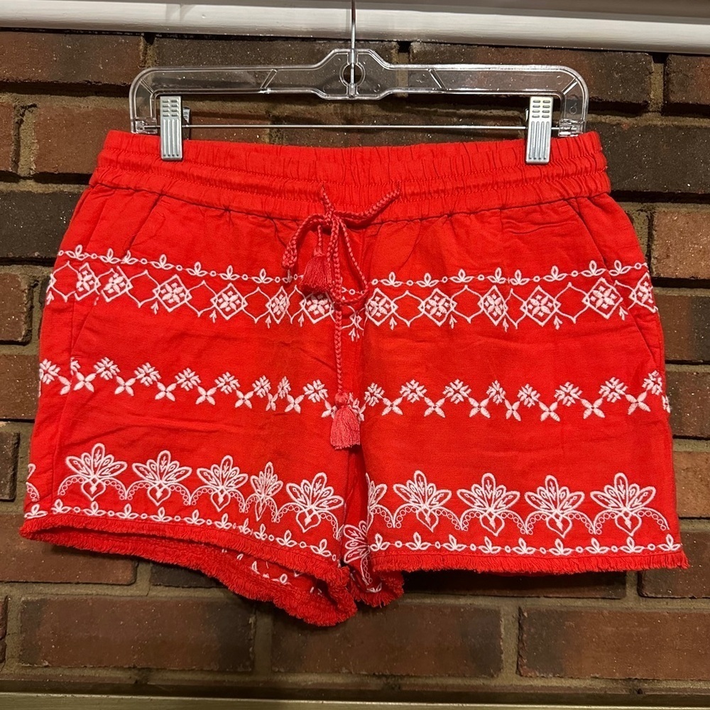 🛍️ Loft super cute embroidered shorts size Small